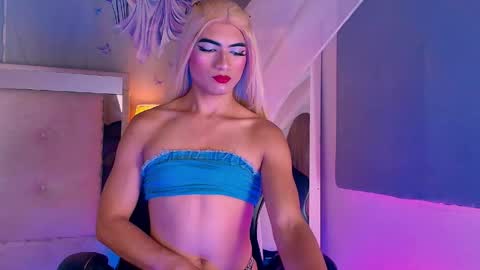 Snapshot of emily_castillo1_ chatting on 13, 5, 2026 emily_castillo1_ online show from 13, 5, 2026