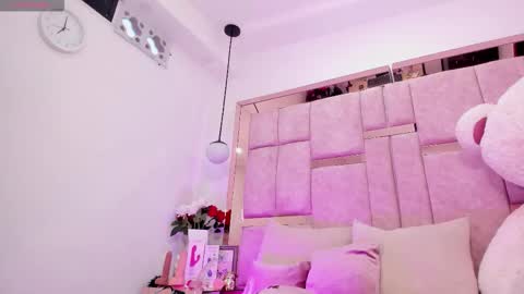Snapshot of emily_daarell chatting on 2, 10, 2025 M I A online430pm- 930pm online show from 2, 10, 2025
