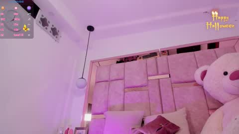 Snapshot of emily_daarell chatting on 6, 10, 2025 M I A online430pm- 930pm online show from 6, 10, 2025