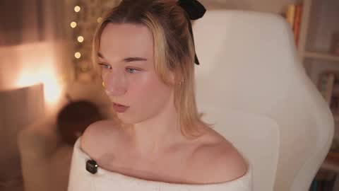 Em -  online show from 20, 12, 2024