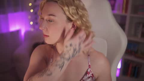 Em -  online show from 12, 1, 2025