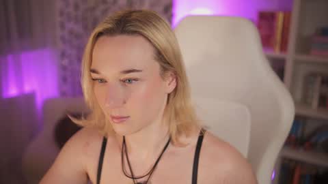 Em -  online show from 28, 1, 2025