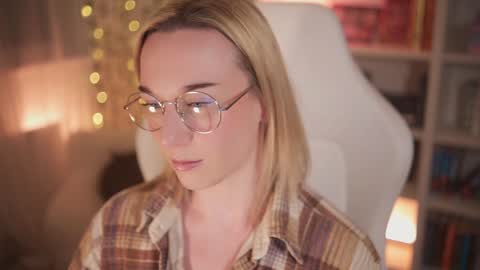 Em -  online show from 31, 1, 2025