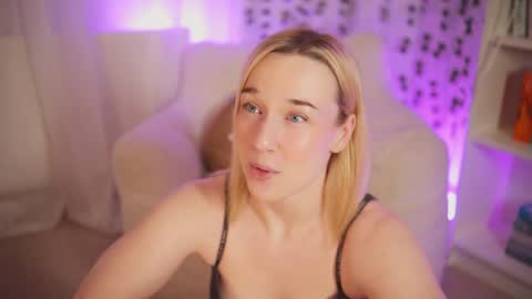 Em -  online show from 4, 2, 2025