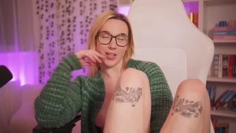 Em -  online show from 5, 2, 2025