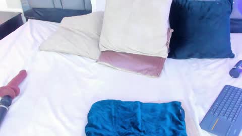 Emi  online show from 6, 2, 2025