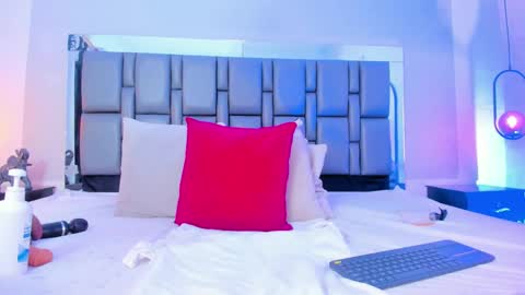 Emi  online show from 28, 2, 2025