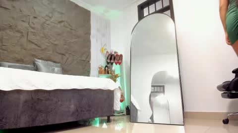 Snapshot of emily_jones3 chatting on 8, 5, 2026 Emily online show from 8, 5, 2026