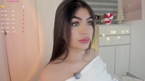 EmilyKenner  Independent model  online show from 17, 12, 2025