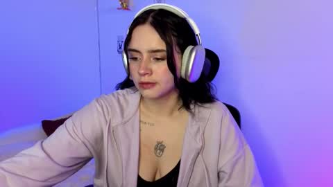 Emily Lindey online show from 15, 2, 2026