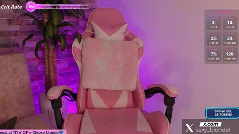 Snapshot of emily_montoya chatting on 4, 11, 2025 Emily online show from 4, 11, 2025