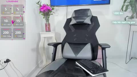 emily_palmeer online show from 15, 10, 2025