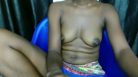 Snapshot of emily_pussy19 chatting on 18, 5, 2026 emily_pussy19 online show from 18, 5, 2026