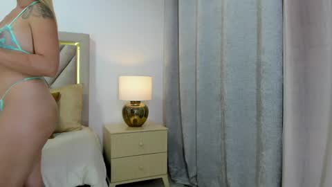 Snapshot of emily_queen7 chatting on 28, 10, 2025 Emily online show from 28, 10, 2025