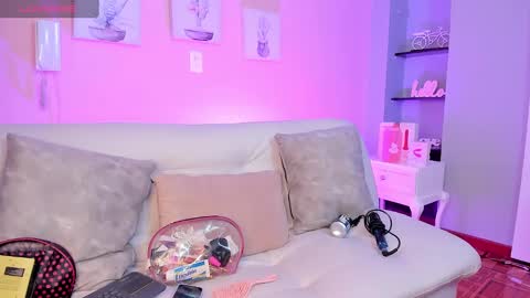 Snapshot of emily_roberts1 chatting on 6, 1, 2025 Emily online show from 6, 1, 2025