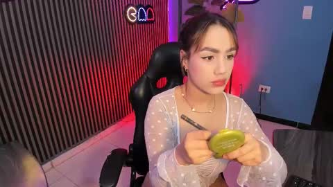 Snapshot of emily_roberts1 chatting on 21, 11, 2025 Emily online show from 21, 11, 2025