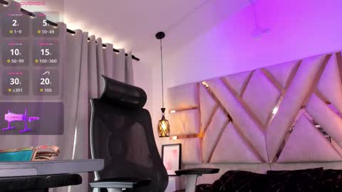 Snapshot of emily_roousee chatting on 17, 12, 2025 Emily online show from 17, 12, 2025