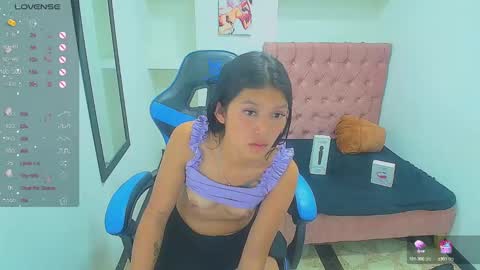 Snapshot of emily_rosse04 chatting on 30, 1, 2025 online show from 30, 1, 2025