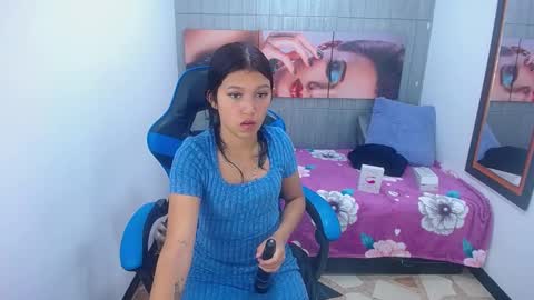 Snapshot of emily_rosse04 chatting on 3, 3, 2025 online show from 3, 3, 2025