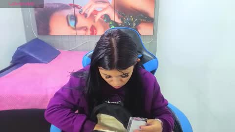 Snapshot of emily_rosse04 chatting on 15, 9, 2025 online show from 15, 9, 2025