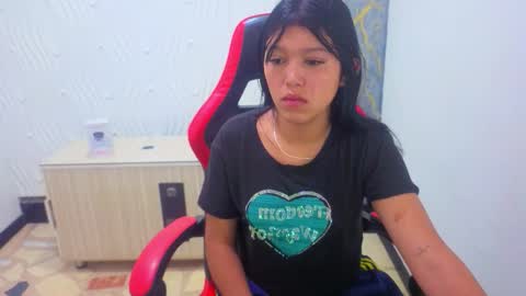 Snapshot of emily_rosse04 chatting on 14, 10, 2025 online show from 14, 10, 2025