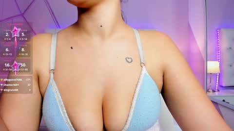 Snapshot of emily_roux chatting on 11, 12, 2024  EMILY  online show from 11, 12, 2024