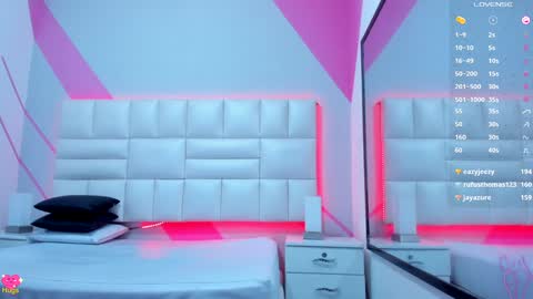 Snapshot of emily_roux chatting on 14, 12, 2024  EMILY  online show from 14, 12, 2024