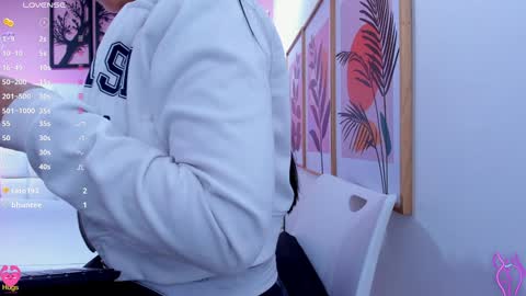 Snapshot of emily_roux chatting on 9, 1, 2025  EMILY  online show from 9, 1, 2025