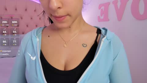 Snapshot of emily_roux chatting on 31, 1, 2025  EMILY  online show from 31, 1, 2025