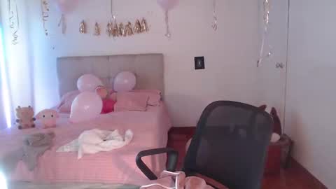 Snapshot of emily_swan_04 chatting on 4, 1, 2025 Emily  Swan online show from 4, 1, 2025