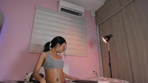 Snapshot of emily_sweett12 chatting on 12, 3, 2025 Emily online show from 12, 3, 2025