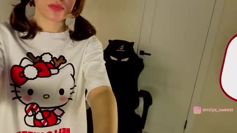 emily_sweetts online show from 14, 12, 2025