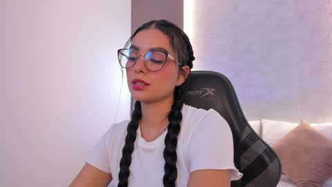 emily_tolson online show from 16, 4, 2026