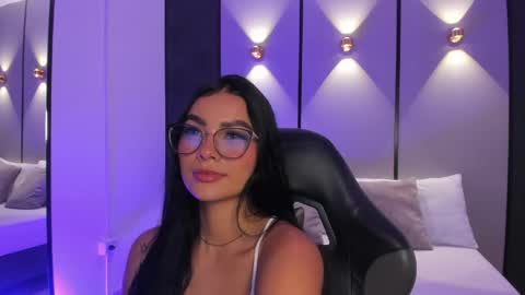 Snapshot of emily_tolson chatting on 29, 5, 2026 emily_tolson online show from 29, 5, 2026