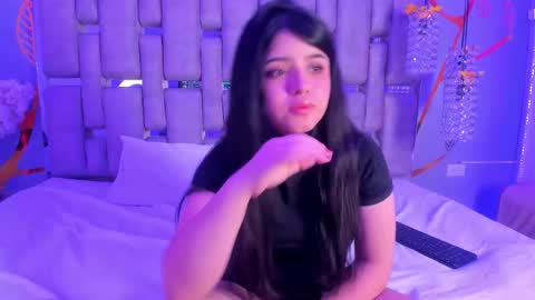 Snapshot of emilyandrew_ chatting on 3, 12, 2025 Amily Andrew online show from 3, 12, 2025