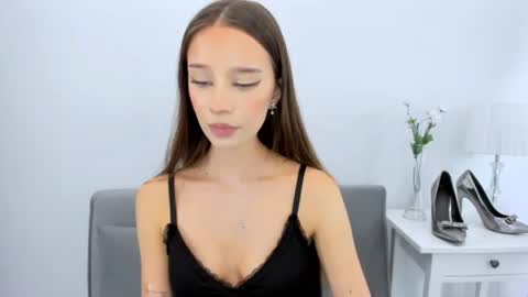 Snapshot of emilycharming chatting on 25, 11, 2025 EmilyCharming online show from 25, 11, 2025