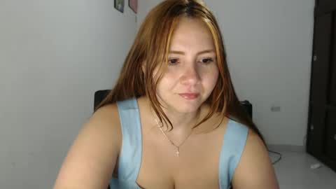 Snapshot of emilycute_18 chatting on 2, 1, 2025 emily online show from 2, 1, 2025