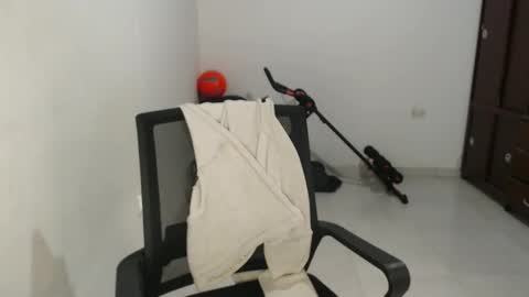 Snapshot of emilycute_18 chatting on 11, 3, 2025 emily online show from 11, 3, 2025