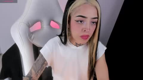 Snapshot of emilydaft chatting on 15, 5, 2026 fari online show from 15, 5, 2026