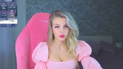 Snapshot of emilydancee chatting on 6, 2, 2025 emilydancee online show from 6, 2, 2025