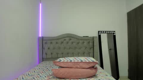 Snapshot of emilydauz chatting on 4, 1, 2025 Camila online show from 4, 1, 2025