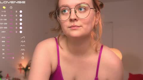 Snapshot of emilyforelsket chatting on 28, 12, 2024 Emily online show from 28, 12, 2024