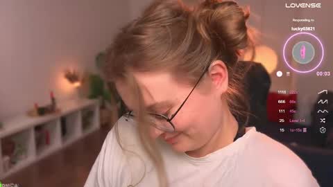 Snapshot of emilyforelsket chatting on 2, 3, 2025 Emily online show from 2, 3, 2025