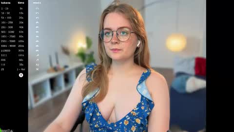 Snapshot of emilyforelsket chatting on 18, 10, 2025 Emily online show from 18, 10, 2025