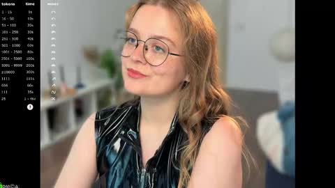 Snapshot of emilyforelsket chatting on 24, 10, 2025 Emily online show from 24, 10, 2025