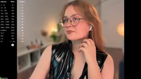 Snapshot of emilyforelsket chatting on 30, 10, 2025 Emily online show from 30, 10, 2025