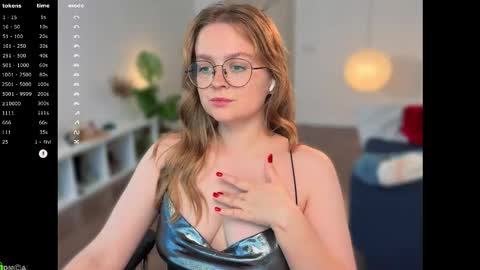 Snapshot of emilyforelsket chatting on 4, 11, 2025 Emily online show from 4, 11, 2025