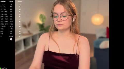 Snapshot of emilyforelsket chatting on 16, 11, 2025 Emily online show from 16, 11, 2025