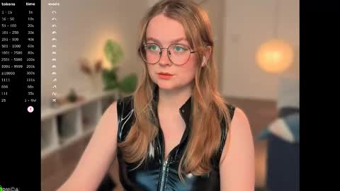 Snapshot of emilyforelsket chatting on 20, 11, 2025 Emily online show from 20, 11, 2025