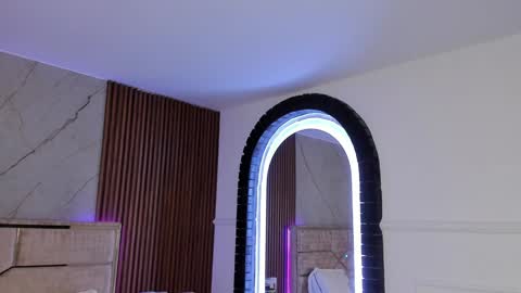 Emily Hendrix online show from 28, 12, 2024